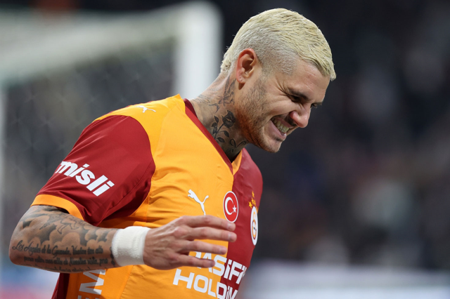 Mauro Icardi in a meeting