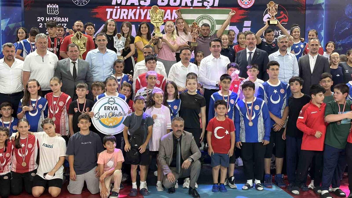 Minikler ve Yıldızlar Mas Güreşi Türkiye Şampiyonası Kayseri'de başladı