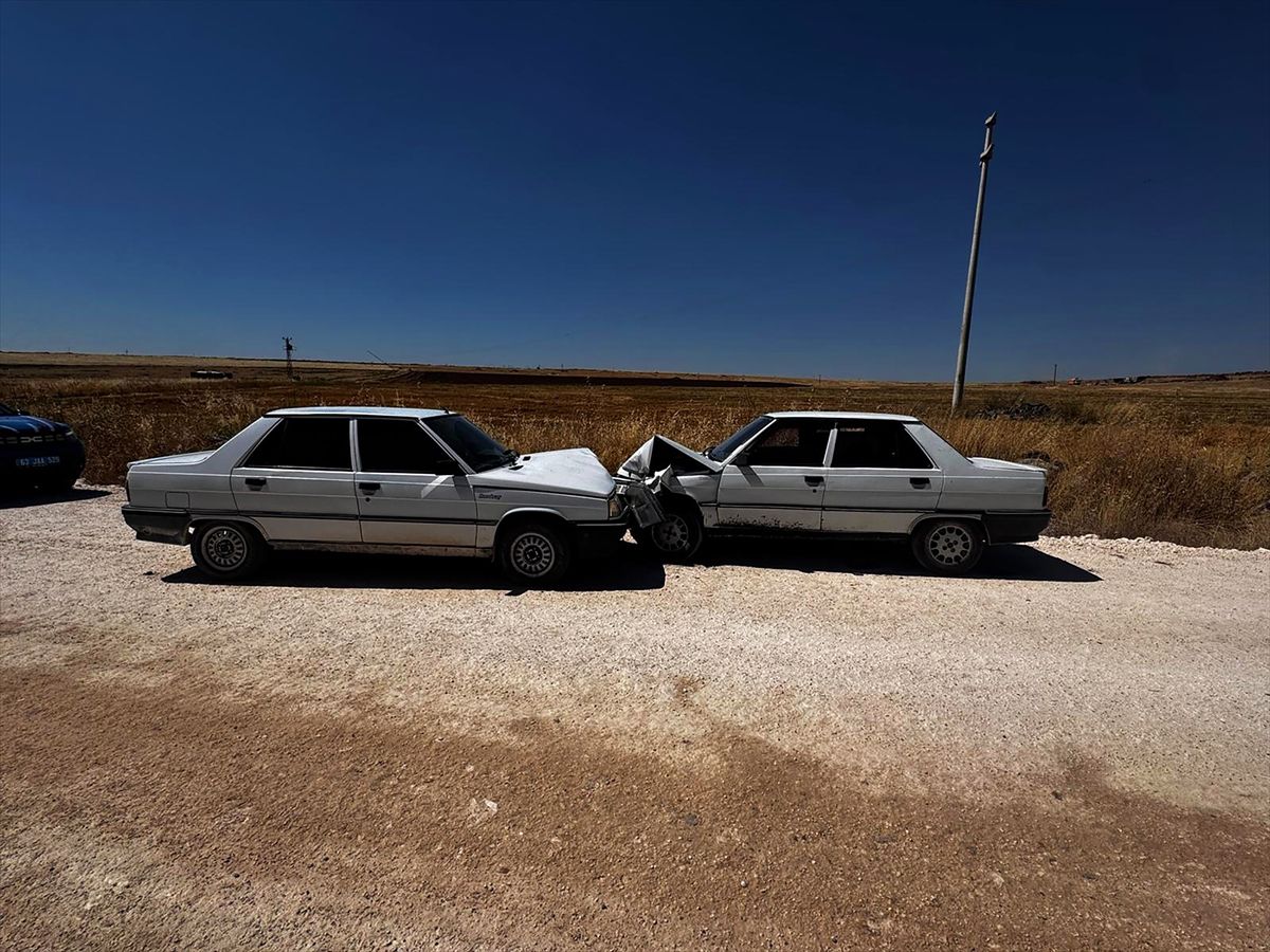 Şanlıurfa'da iki otomobilin çarpıştığı kazada 4 kişi yaralandı