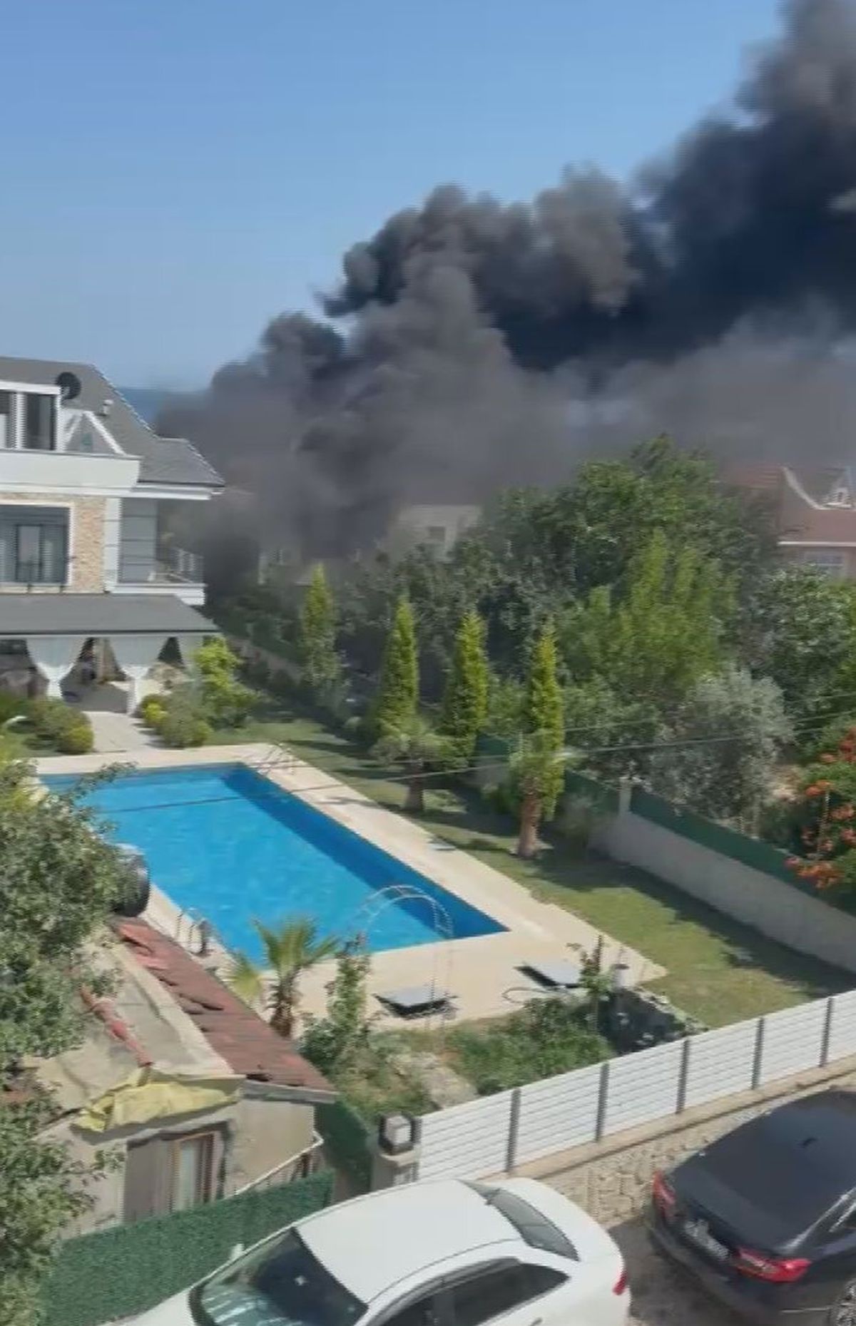 Avcılar'da Otluk Alandaki Yangın Kontrol Altına Alındı