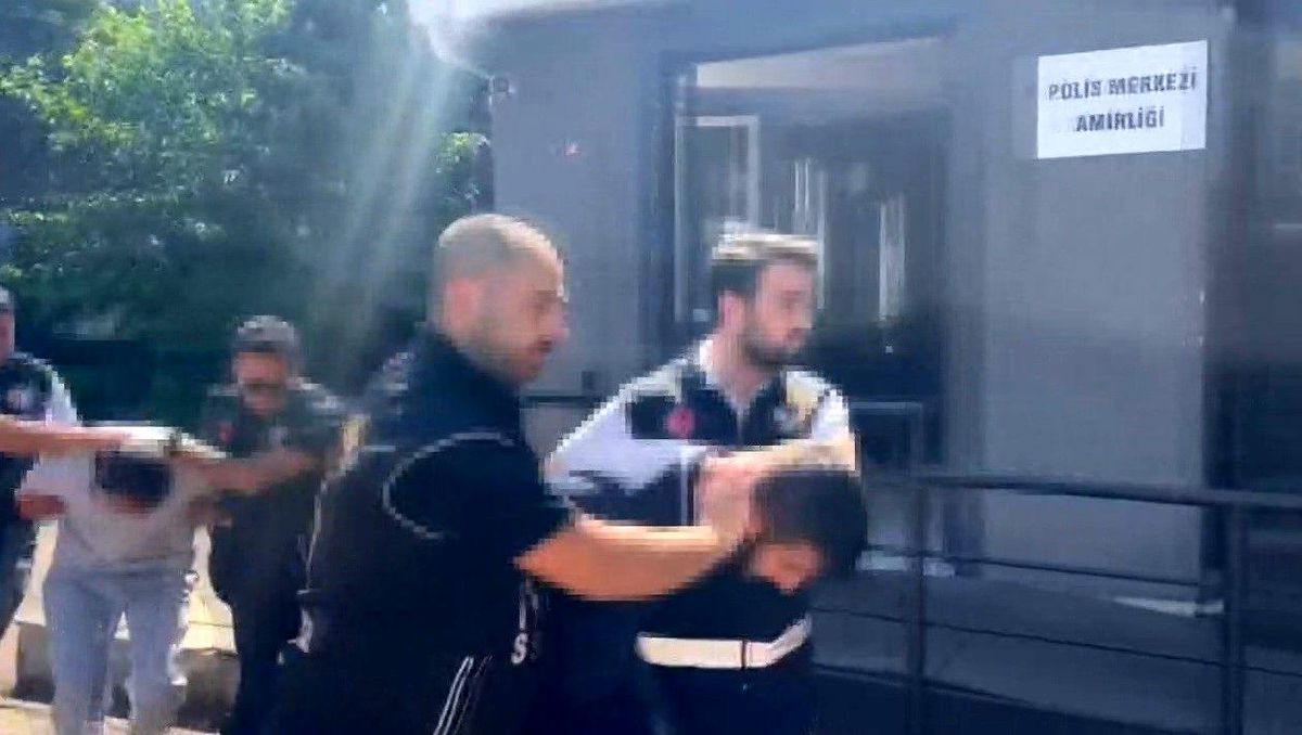 Ümraniye'de yakalanan şüphelilere ait suç unsurları