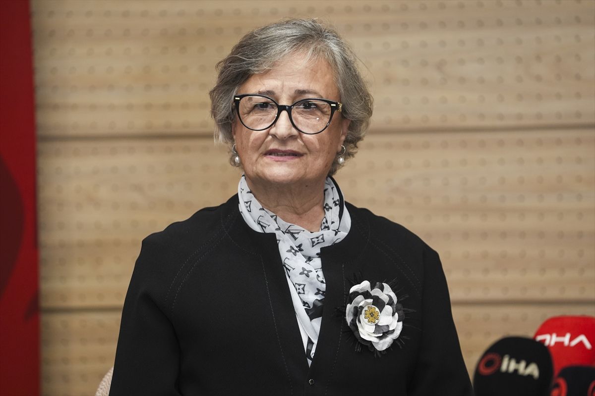 Depremde kolunu kaybeden anne biyonik proteze kavuştu