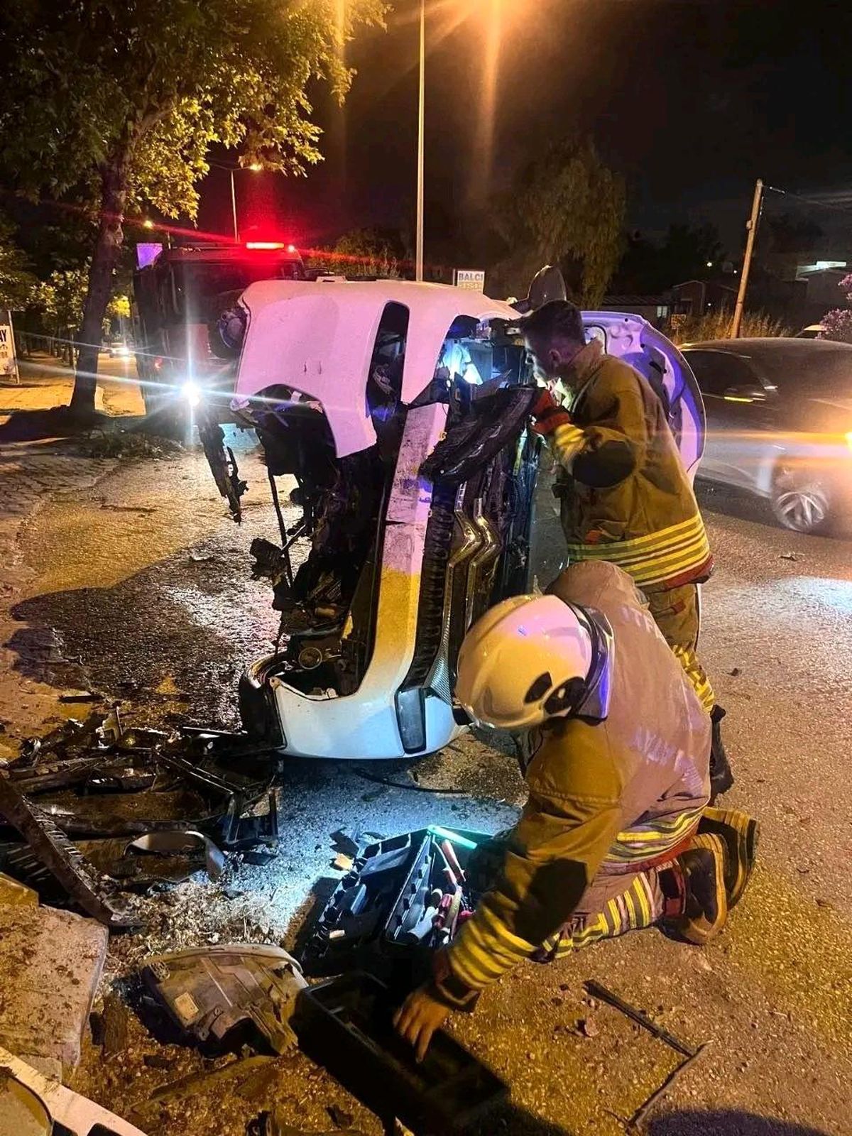 Hatay'da meydana gelen trafik kazası sonrası olay yerinden görüntüler.