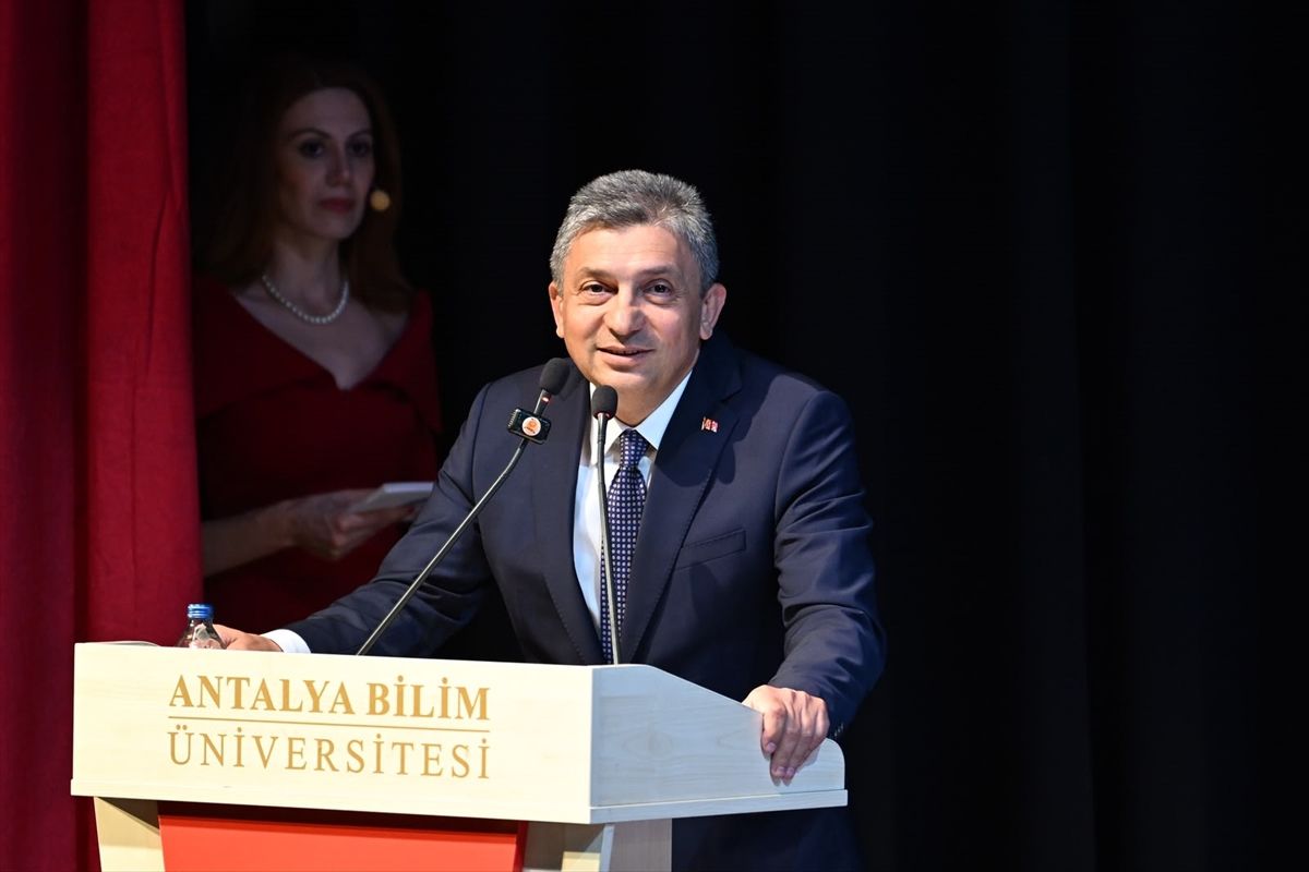 Antalya Bilim Üniversitesi Diş Hekimliği Fakültesi'nde mezuniyet töreni düzenlendi