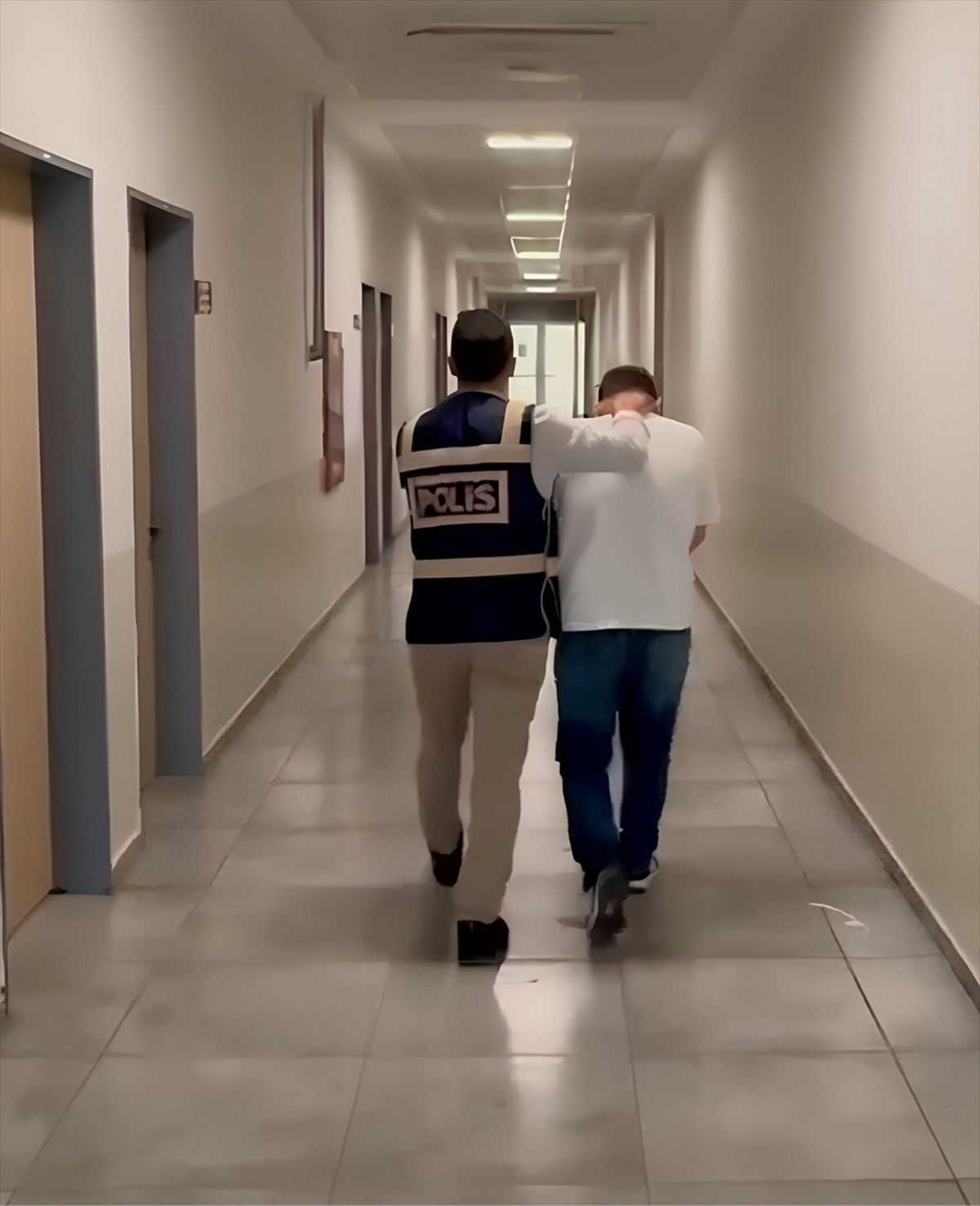 Antalya'da sahte kimlikle gayrimenkul satışı iddiasıyla 3 zanlı tutuklandı