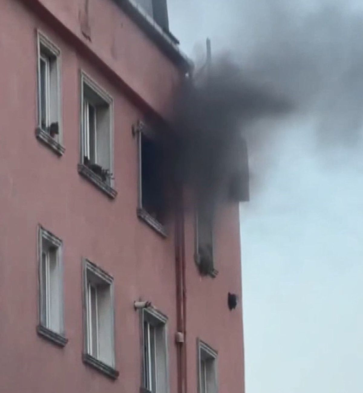 Arnavutköy'de boşanma aşamasındaki eşinin evini ateşe veren şüpheli gözaltına alındı