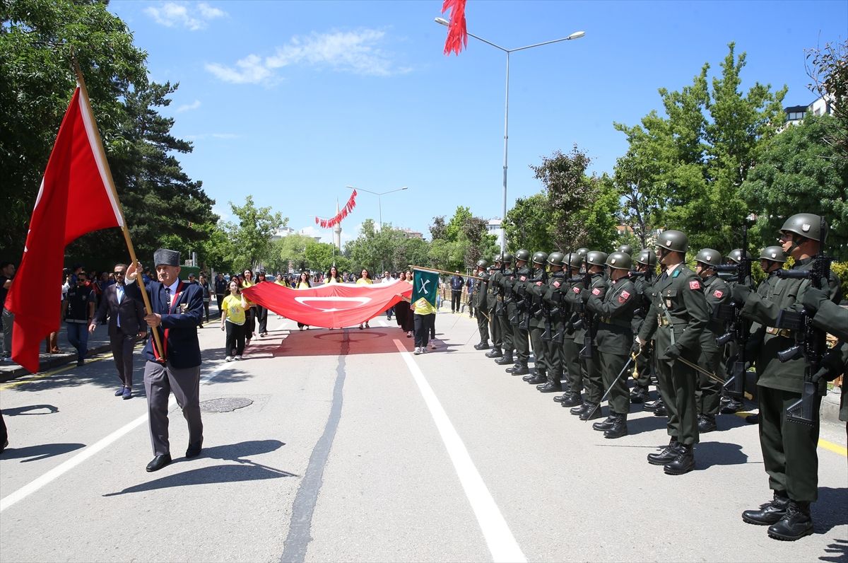 Atatürk'ün Erzurum'a gelişinin 107. yıl dönümü törenle kutlandı