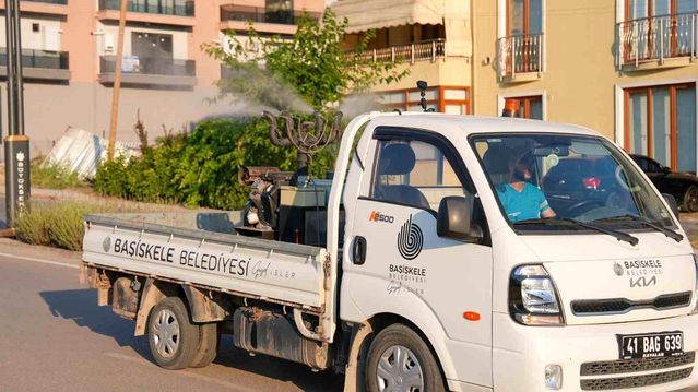 Başiskele’de sinek ve haşerelere karşı ilaçlama çalışmaları sürüyor