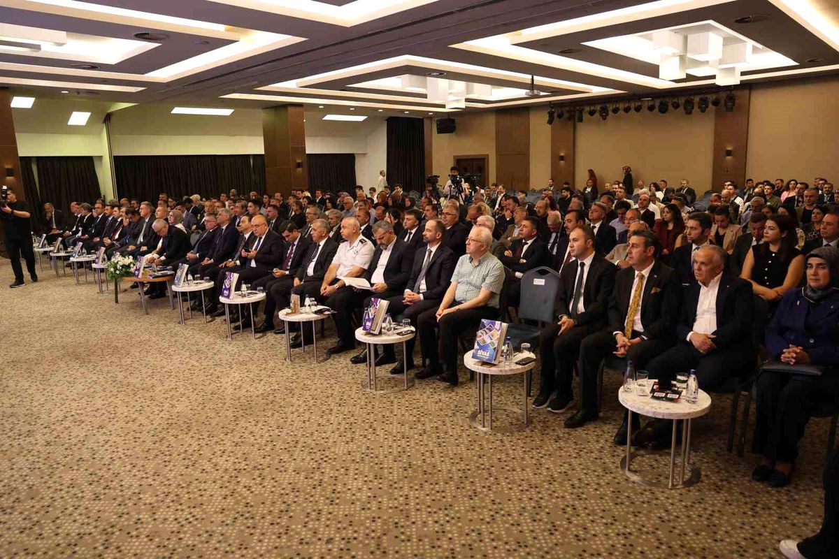 Kültür ve Turizm Bakan Yardımcısı Nadir Alpaslan'ın Türkiye'nin turizm gelirleri ve Sivas Turizm Master Planı hakkında yaptığı açıklama.