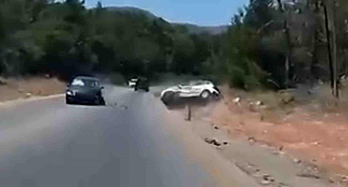 Bodrum'da 2 kişinin yaralandığı kaza anı kamerada