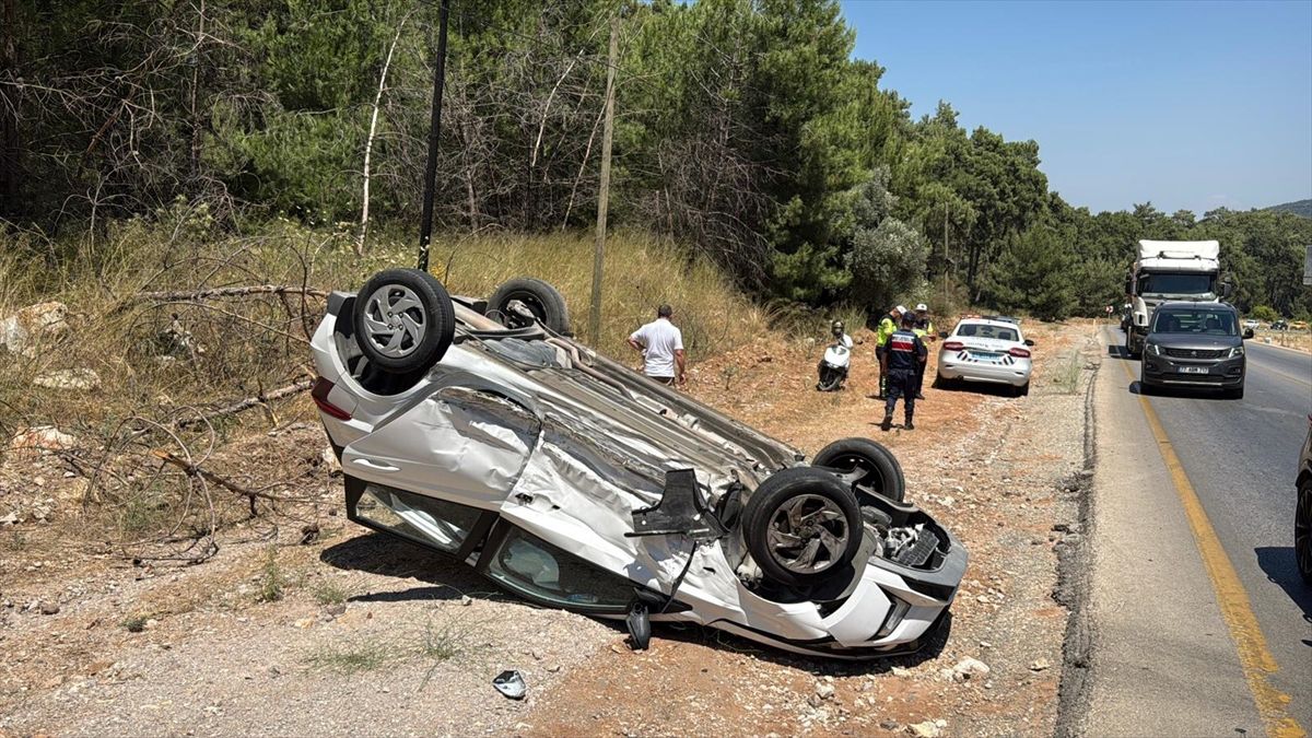 Bodrum'da iki otomobilin çarpıştığı trafik kazasında 2 kişi yaralandı