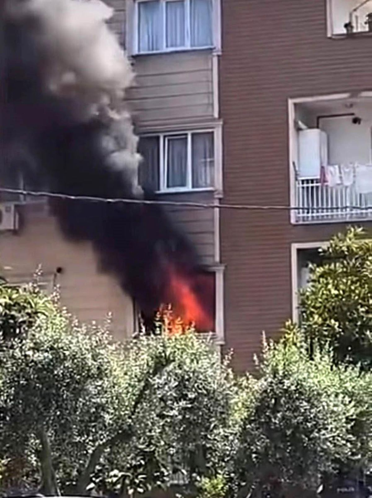 Bursa'da ev alevlere teslim oldu