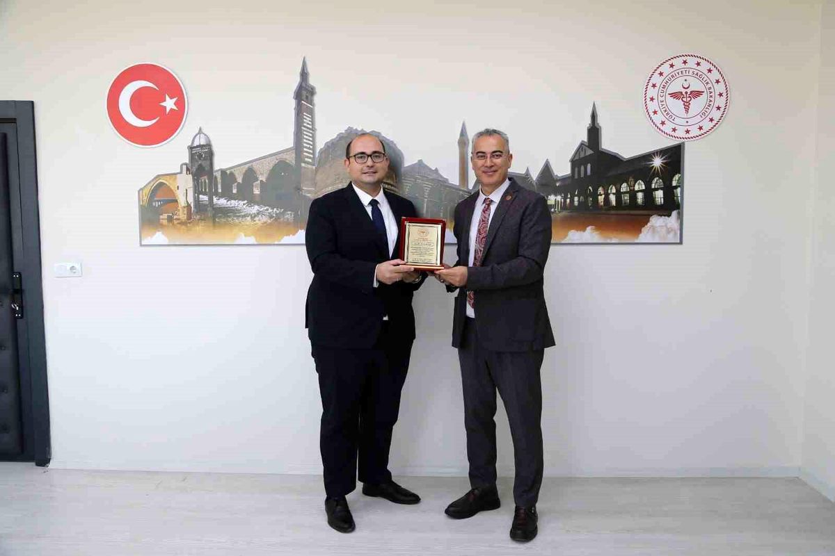 Diyarbakır Sağlık Müdürü Emre Asiltürk ve Dicle İlçe Sağlık Müdürü Fırat Köse