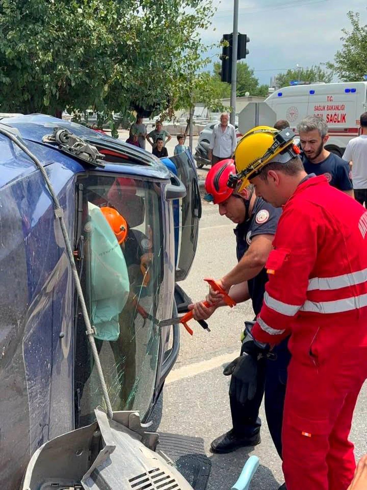 Dörtyol'da takla atan otomobilin sürücüsü yaralandı