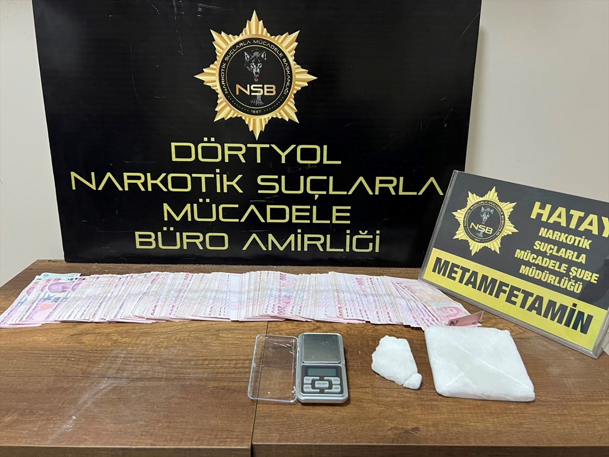 Erzin'de sentetik uyuşturucu bulunan otomobildeki 2 şüpheliye gözaltı