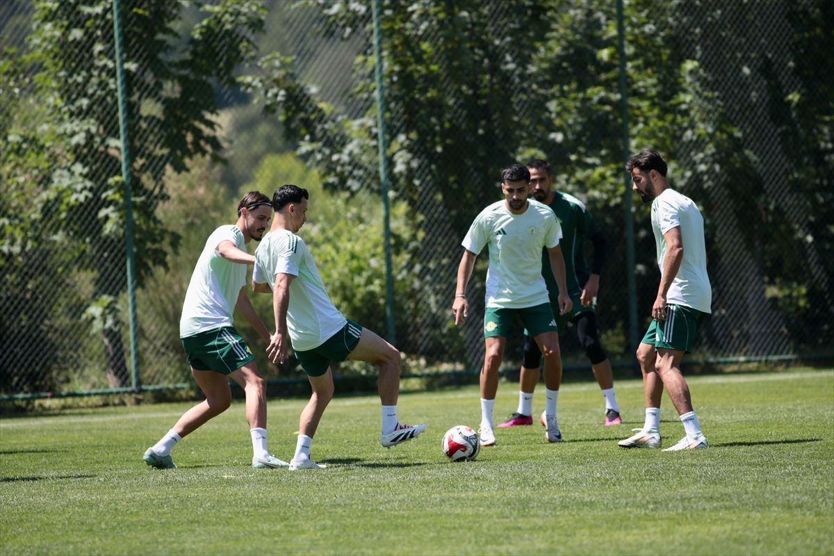 Esenler Erokspor, geçen sezon play-off'ta kaçırdığı Süper Lig'e bu kez şampiyon olarak çıkmak istiyor