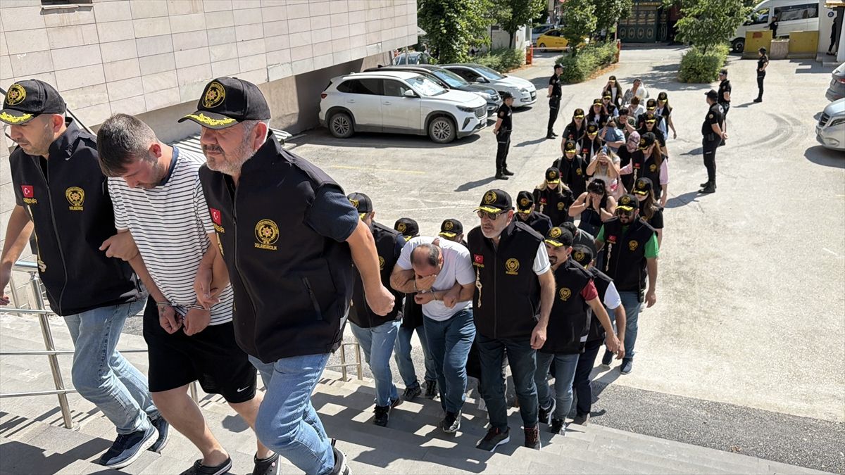Eskişehir merkezli dolandırıcılık operasyonunda 12 zanlı yakalandı