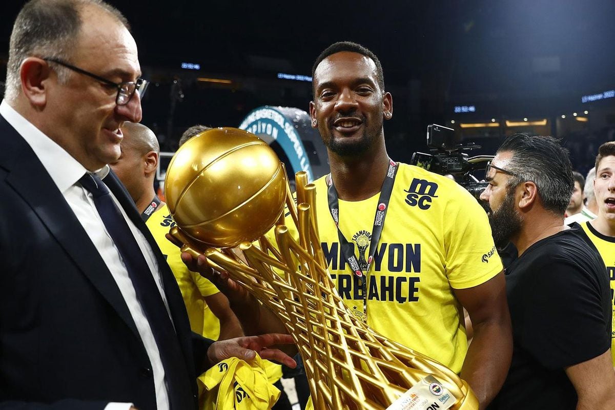 Galatasaray MCT Technic forması giyecek olan Dyshawn Pierre