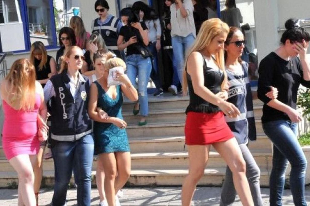 Fuhuş operasyonunda çarpıcı detay! Çantasından 'veresiye müşteri listesi' çıktı