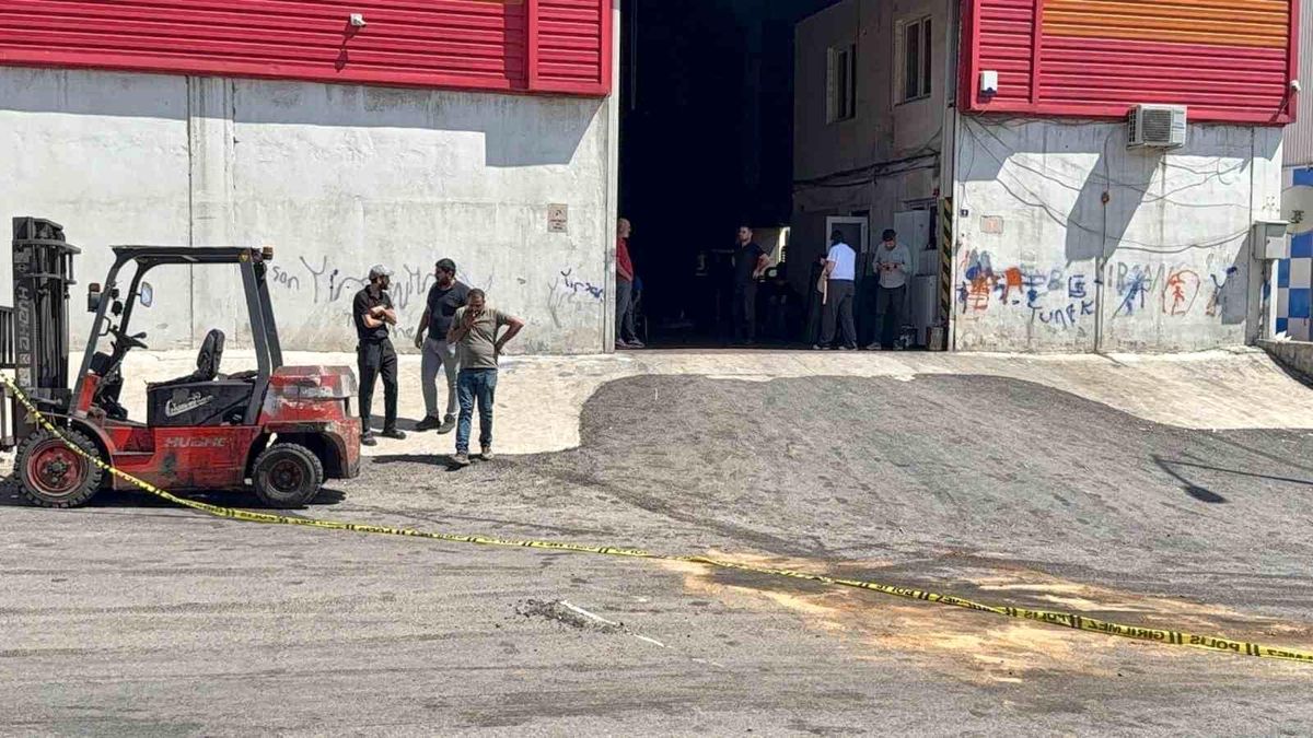 Gaziantep'te üzerine forklift devrilen genç işçi hayatını kaybetti