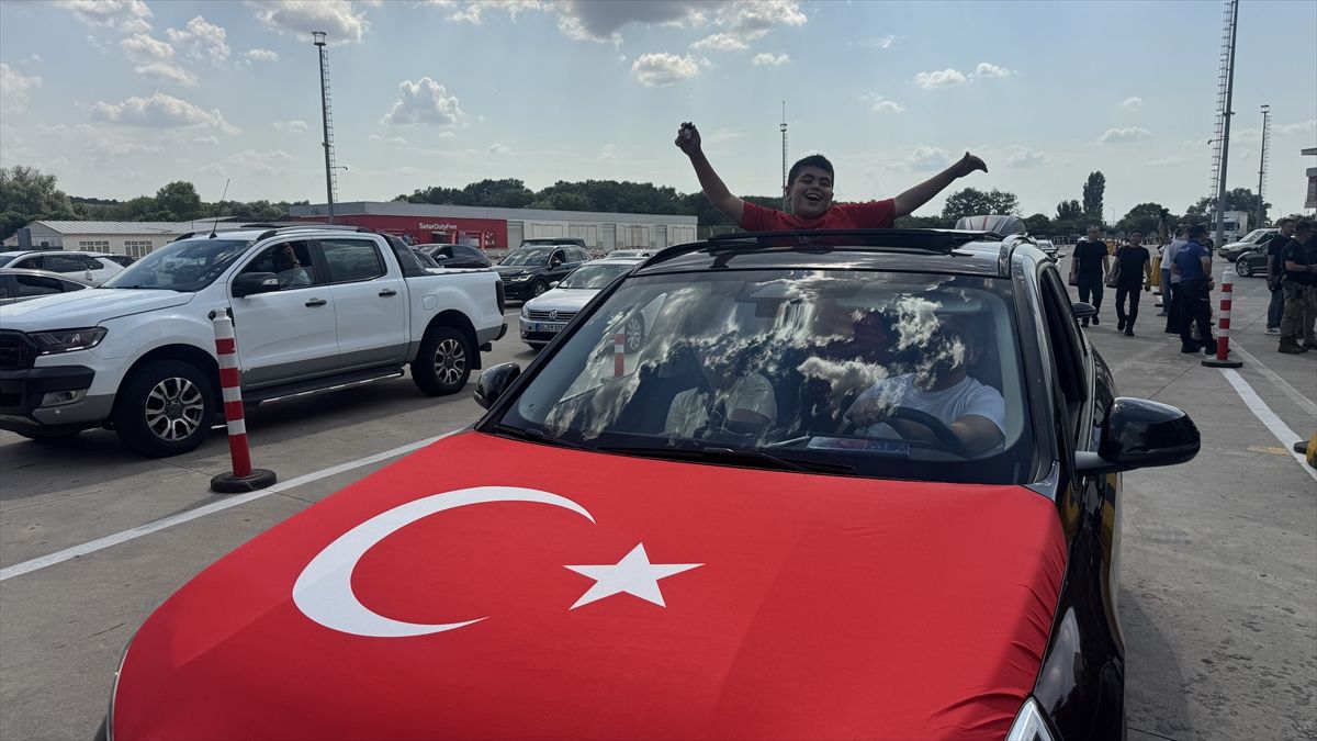 Gurbetçilerin, Avrupa ülkelerinden Türkiye'ye gelişleri sürüyor