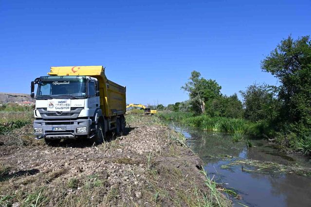 İnönü Belediyesi’nden Sarı Su Deresi’nde kapsamlı temizlik çalışması