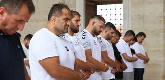 Kırkpınar pehlivanları er meydanı öncesi Selimiye Camisi'nde cuma namazı için saf tuttu