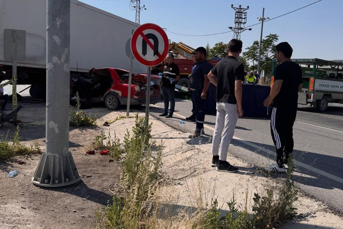 Konya Çumra'da meydana gelen trafik kazası sonrası olay yeri