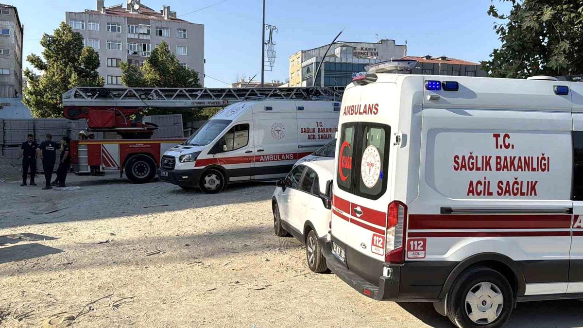 Küçükçekmece'de 3 aydır maaş alamayan işçiler inşaatın tepesine çıktılar
