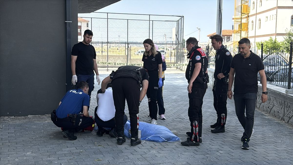 Kütahya'da 5. kattaki evinin balkonundan düşen kadın yaşamını yitirdi