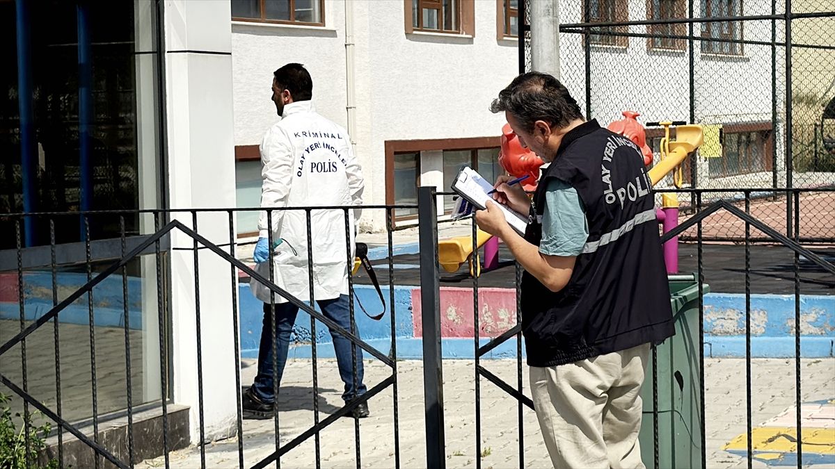 Kütahya'da silahlı saldırı sonrası olay yerinde polis incelemesi