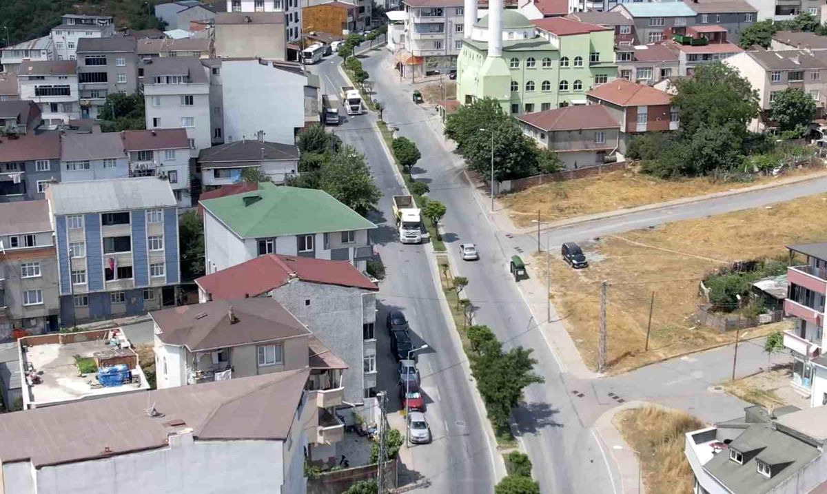 Mahalle sakinlerinden hafriyat kamyonu tepkisi: 'Çocuklarımız tehlike altında'