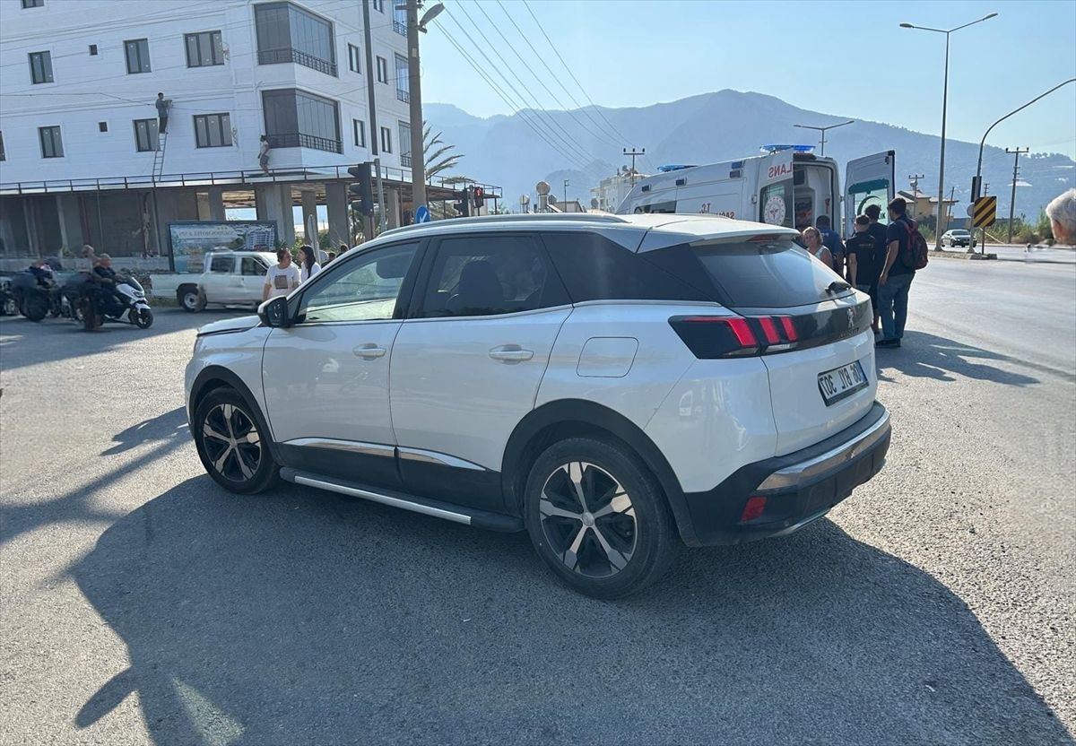 Mersin'de SUV tipi araçla çarpışan motosikletin sürücüsü yaralandı
