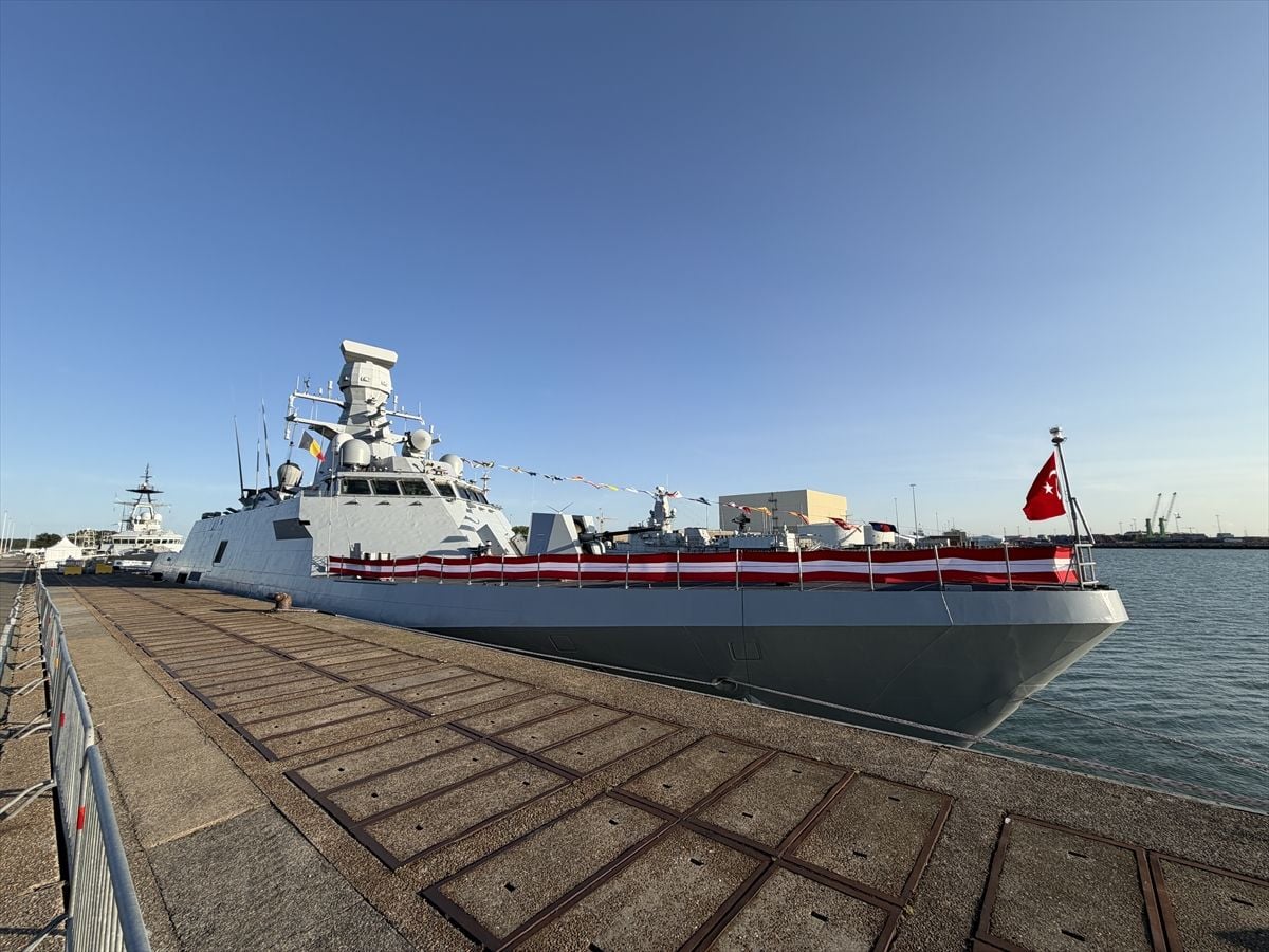 Milli savaş gemisi TCG Burgazada, Belçika'da düzenlenen törenle ziyarete açıldı