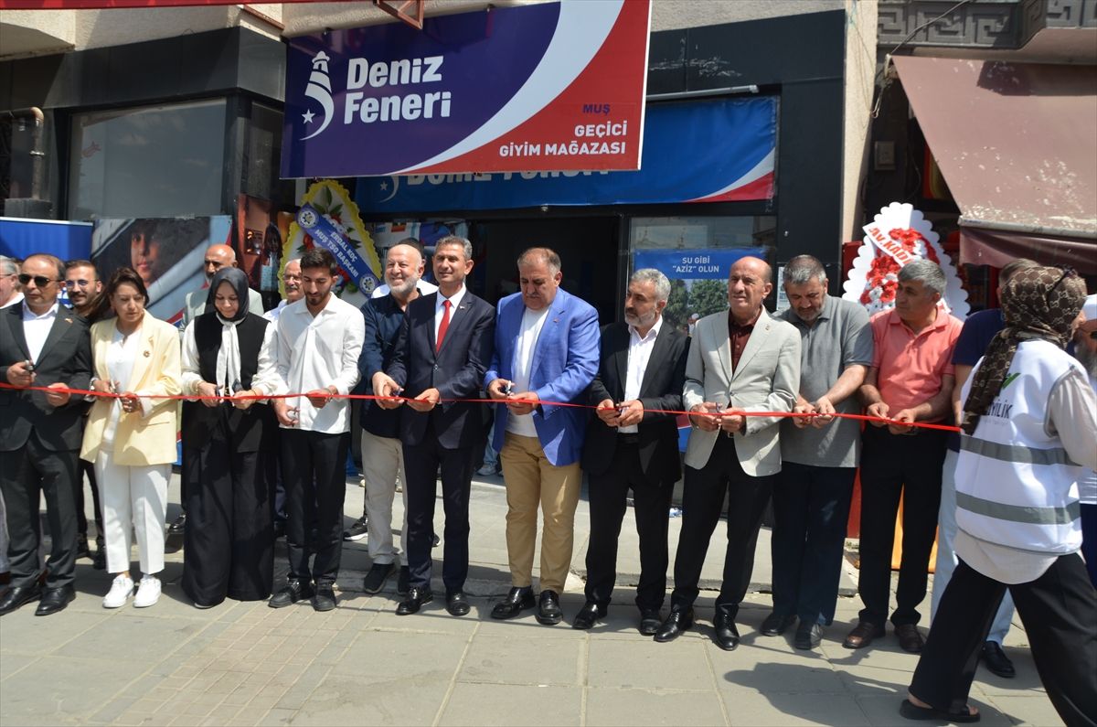 Muş'ta Deniz Feneri Derneğince 'Geçici Giyim Mağazası' açıldı