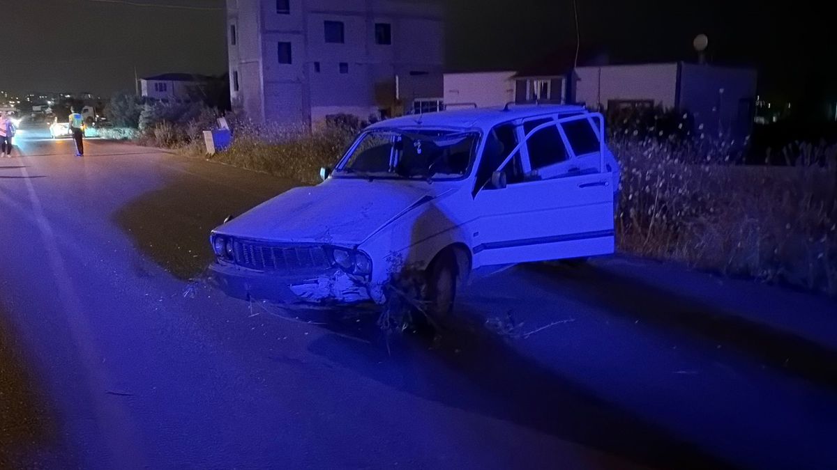 Osmaniye'de elektrikli bisiklet ile otomobilin çarpışması sonucu bir kişinin yaralandığı kaza anı güvenlik kamerasına yansıdı.