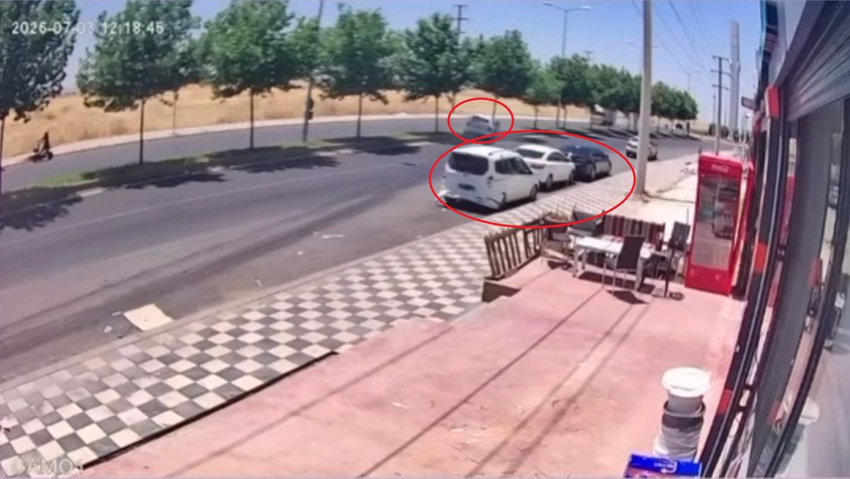 Diyarbakır Bağlar'da meydana gelen trafik kazası sonrası olay yerinden görünüm