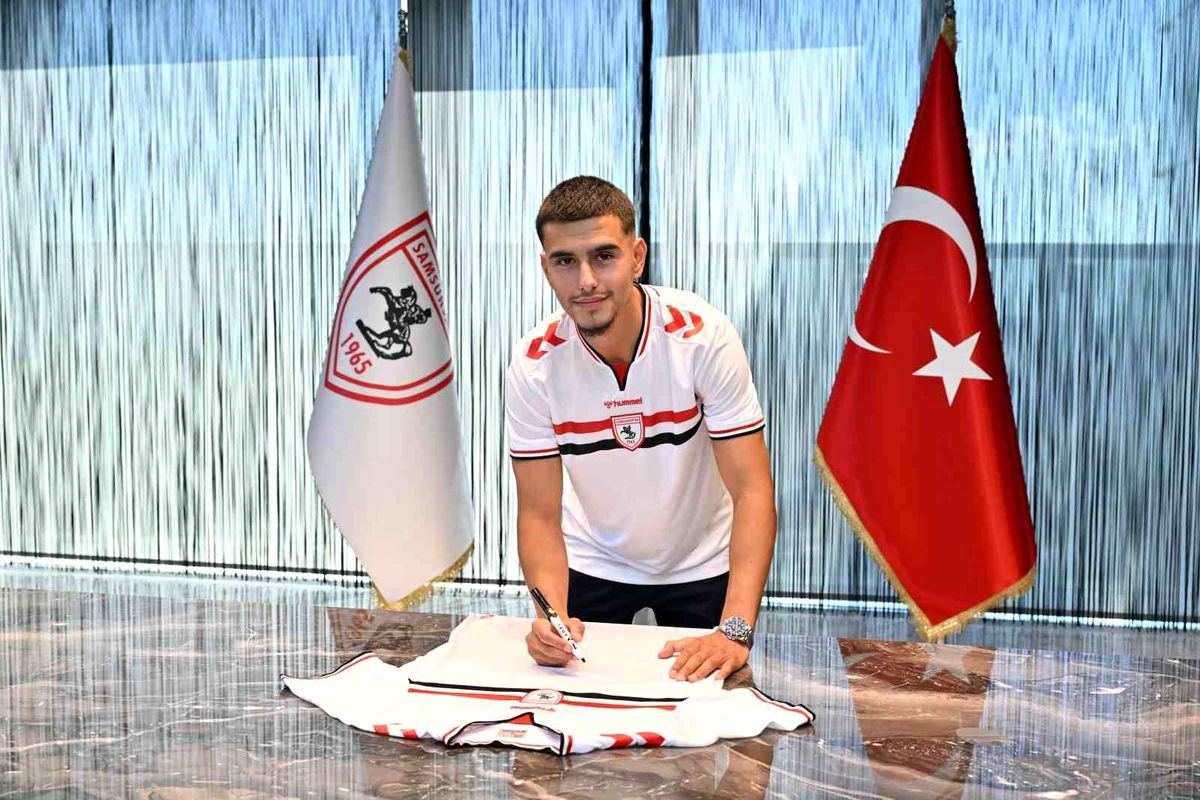 Samsunsporlu futbolcu Samed Onur