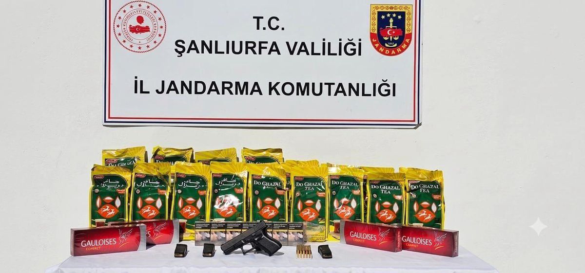 Ceylanpınar'da jandarma ekipleri tarafından yapılan operasyonda ele geçirilen silah, sigara ve çaylar.
