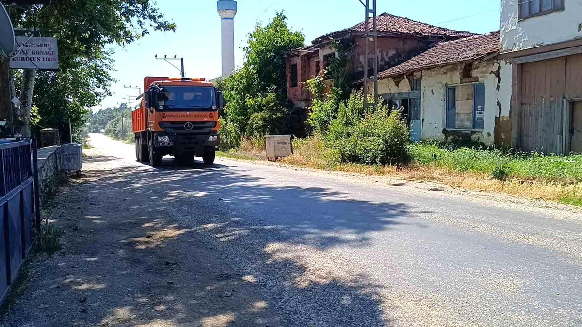 Sıcaklığın 35 dereceyi bulduğu Bilecik'te asfalt eridi