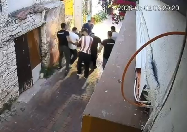 لقطة أخرى من كاميرا المراقبة تظهر ضرب عبد القادر أتاش بعد إطلاق النار