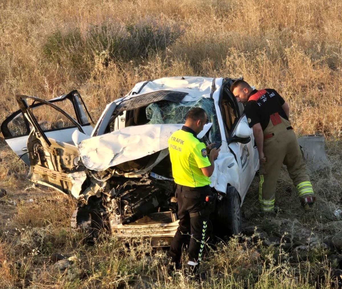 Şırnak'ta otomobilin tarlaya devrilmesi: 1 ölü, 2 yaralı