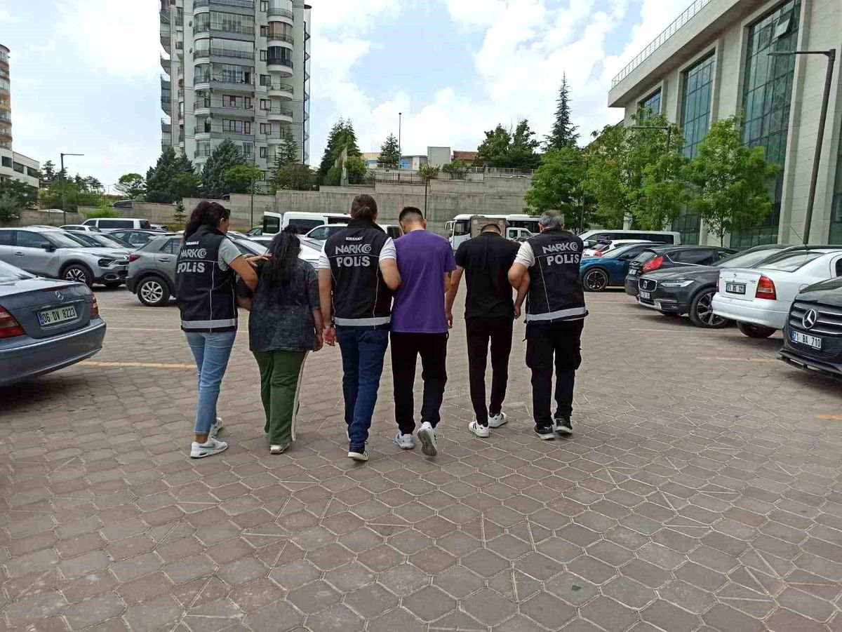 Sokak satıcılarına büyük darbe: Binlerce uyuşturucu hap ele geçirildi