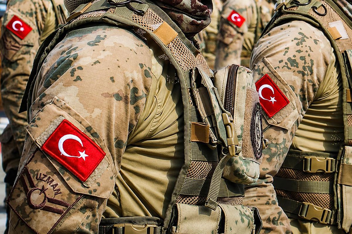 Uzman erbaş kanunu yasalaştı! Sözleşmeli erlere kamuda istihdam imkanı
