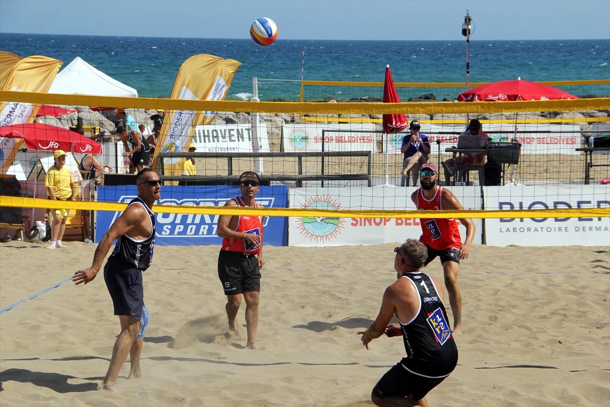 Uluslararası Pro Beach Tour Grand Slam Voleybol Turnuvası'nın Sinop etabı sürüyor