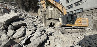 Zonguldak'ta iş hanının yıkıldığı alanda bulunan sığınak incelenecek