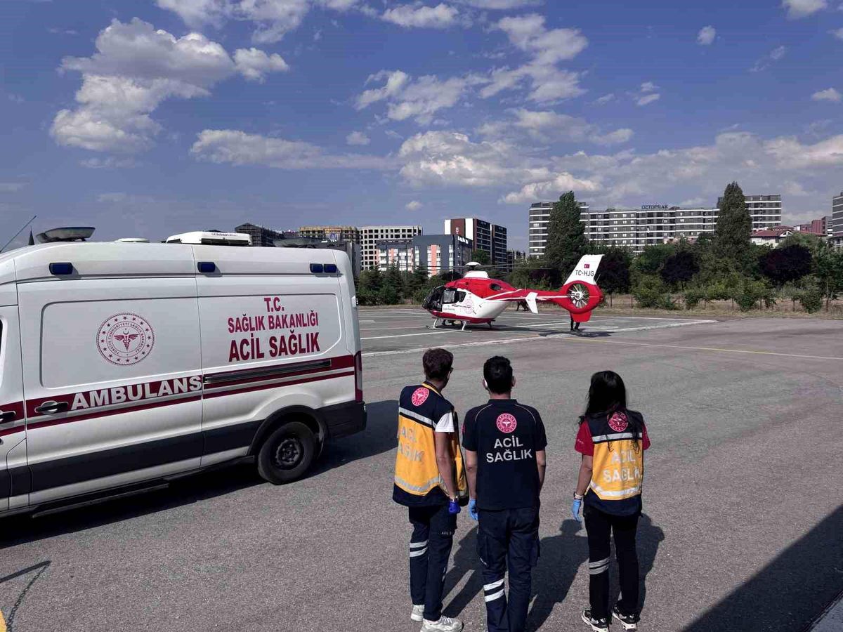 Ambulans helikopter beyin kanaması geçiren hasta için havalandı