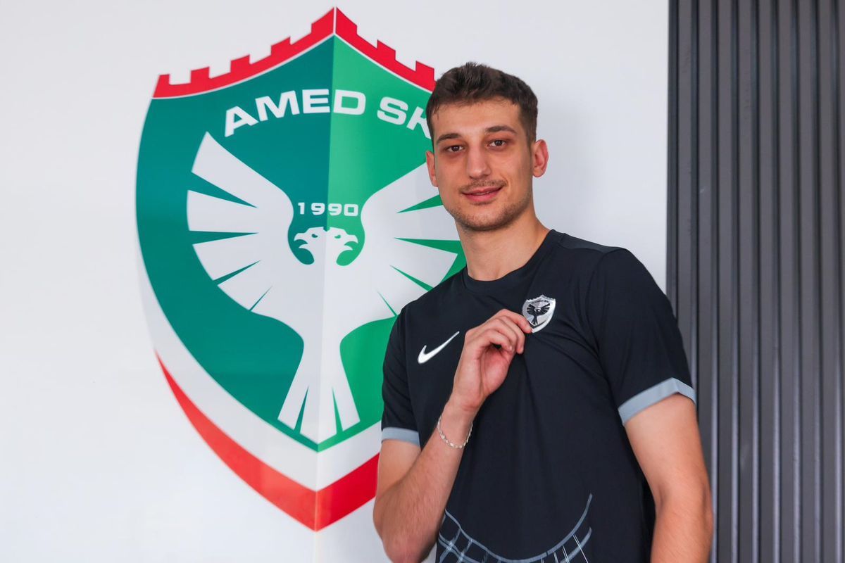 Amed Sportif Faaliyetler'in yeni transferi kaleci Mustafa Burak Bozan'ın imza töreni