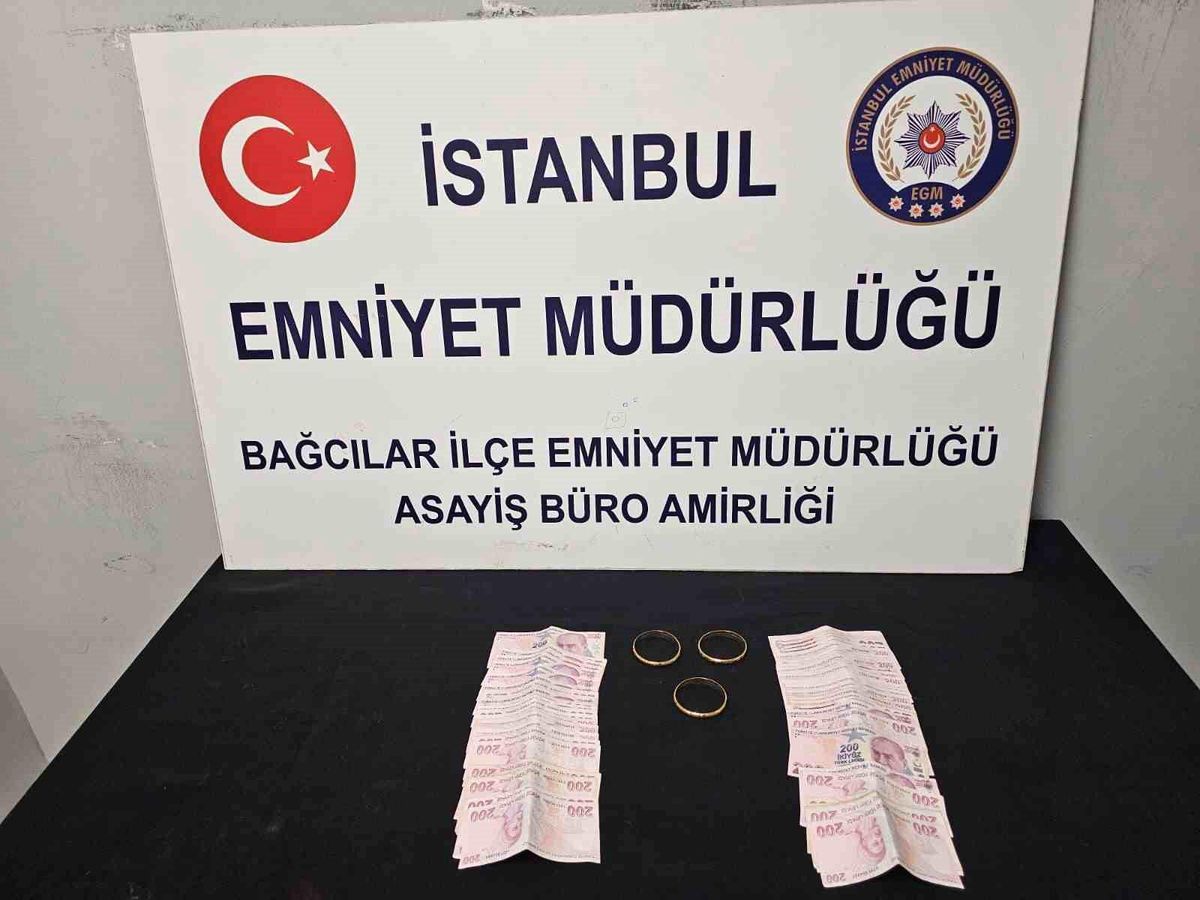 Bağcılar'da kamu görevlisi taklidiyle dolandırıcılık yapan motosikletli kuryenin polisce yakalanması.