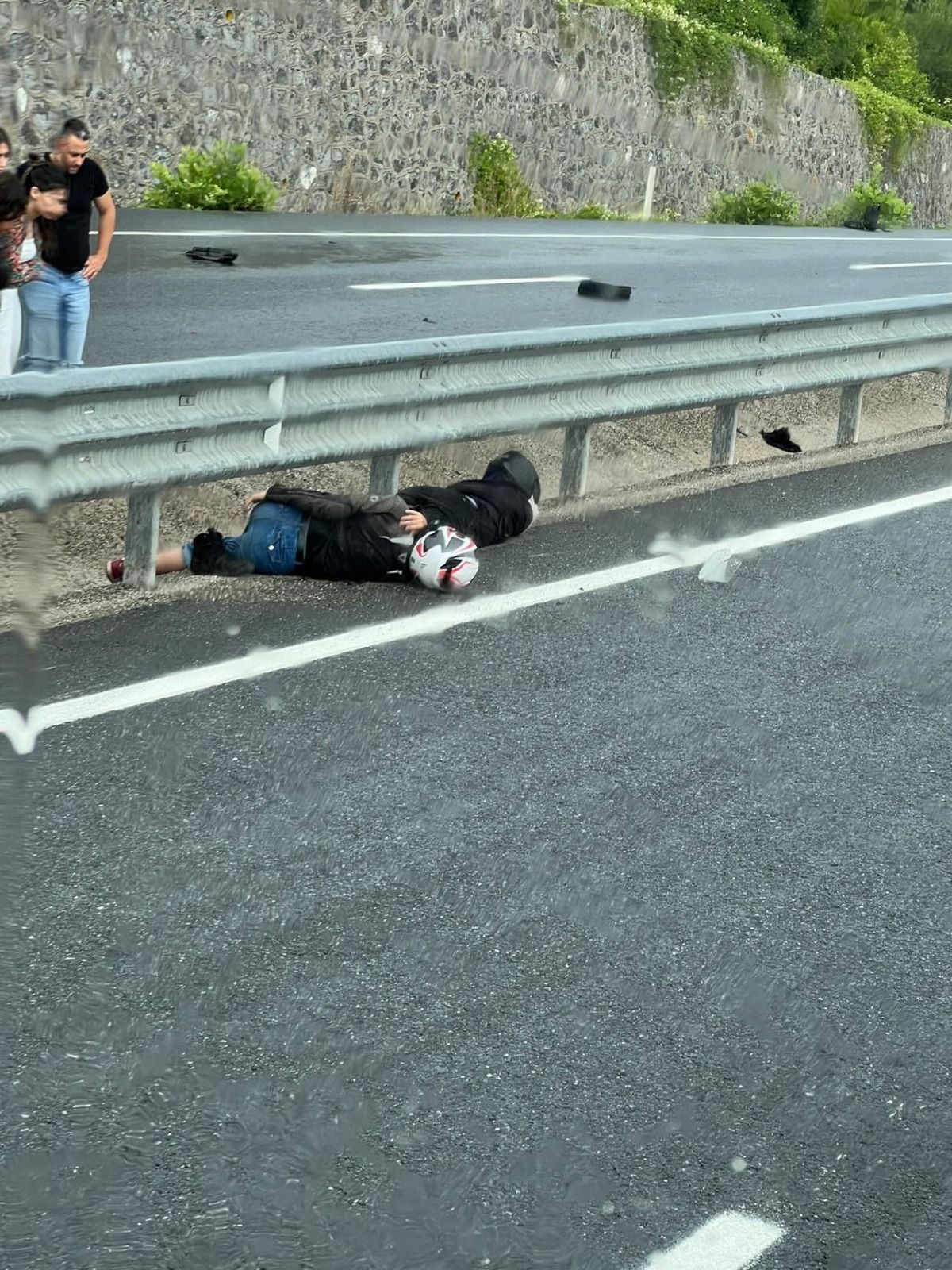 Bariyere çarpan motosikletin sürücüsü öldü